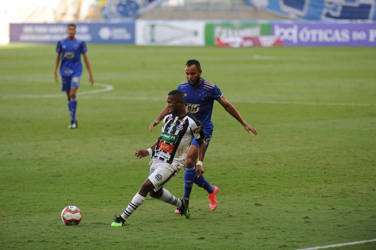 Fotos da vitria do Cruzeiro sobre o Athletic de So Joo del-Rei, por 1 a 0, no Mineiro, pela quarta rodada do Campeonato Mineiro de 2021. Marcelo Moreno, de pnalti, marcou o gol do triunfo celeste no Gigante da Pampulha