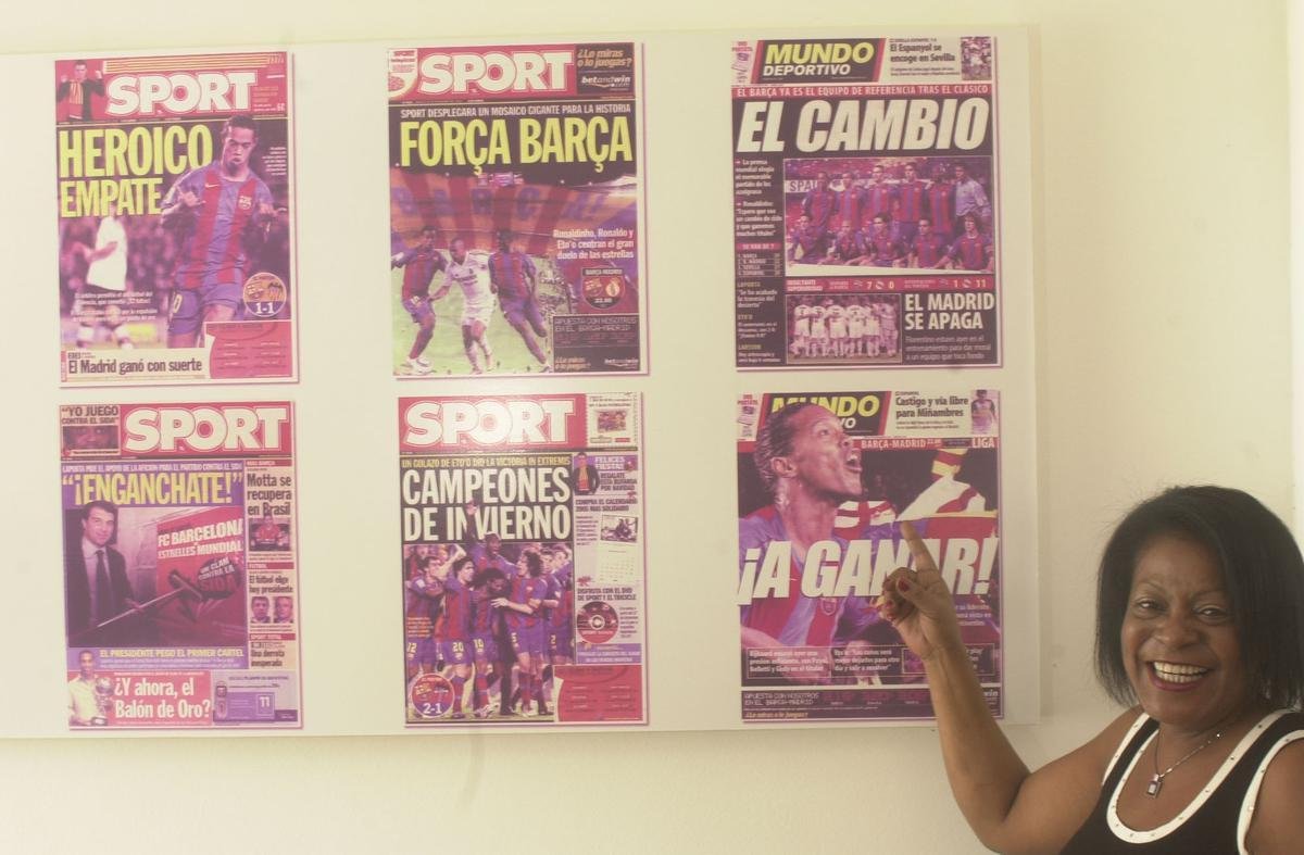 28/04/2006 - Dona Miguelina, me de Ronaldinho Gacho, concede entrevista em casa, na cidade de Porto Alegre - Foto de Ronaldo de Oliveira/CB