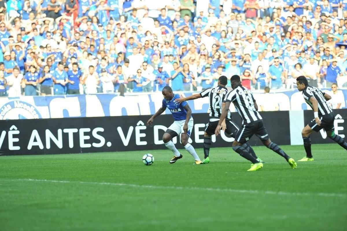 Imagens do jogo entre Cruzeiro e Botafogo, pela 19 rodada do Brasileiro, no Mineiro