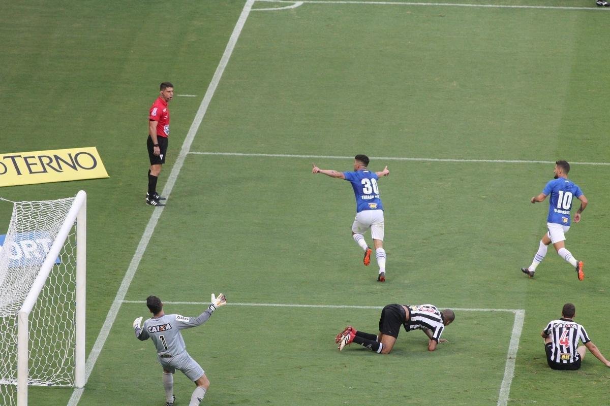Thiago Neves marca segundo gol do Cruzeiro e garante ttulo estadual