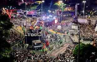 Trajeto da delegação do Atlético entre a Pampulha e a Praça Sete, no Centro de BH, onde fez carnaval com a torcida ao som do cantor baiano Bell Marques