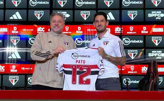 Pato  apresentado oficialmente no So Paulo. Atacante usar a camisa 12