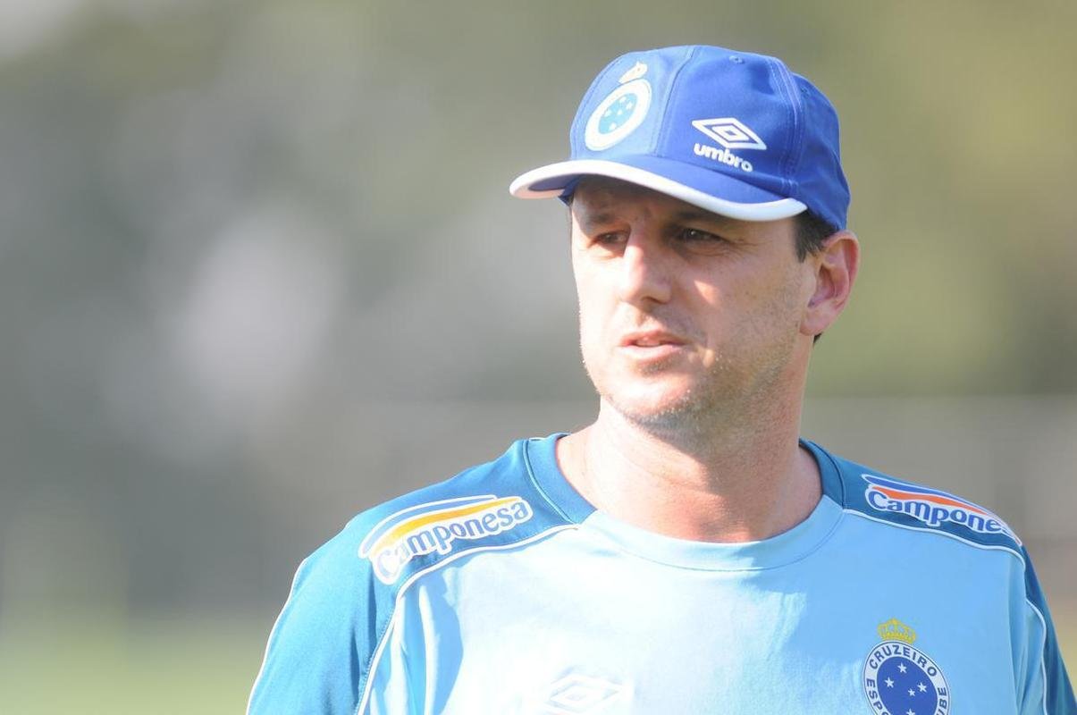 Rogrio Ceni trabalhou no Cruzeiro em 2019. Est no Flamengo
