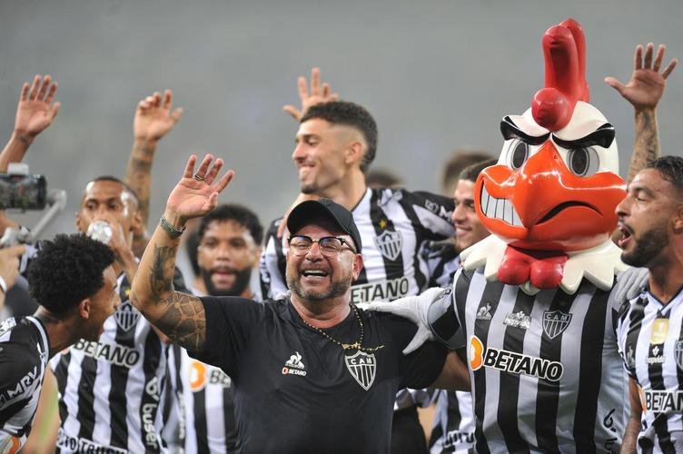 Festa do Atl�tico no Mineir�o pela conquista do tricampeonato mineiro. Galo derrotou o Cruzeiro por 3 a 1 na final �nica do estadual. Gols foram de Hulk (2) e Nacho