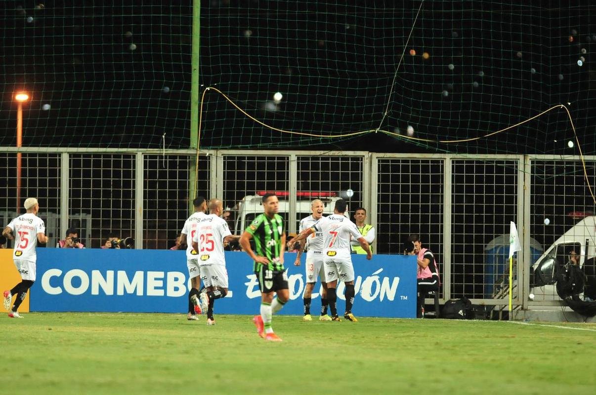 Fotos do gol de Arana, do Atltico, sobre o Amrica no clssico pela Copa Libertadores, no Independncia