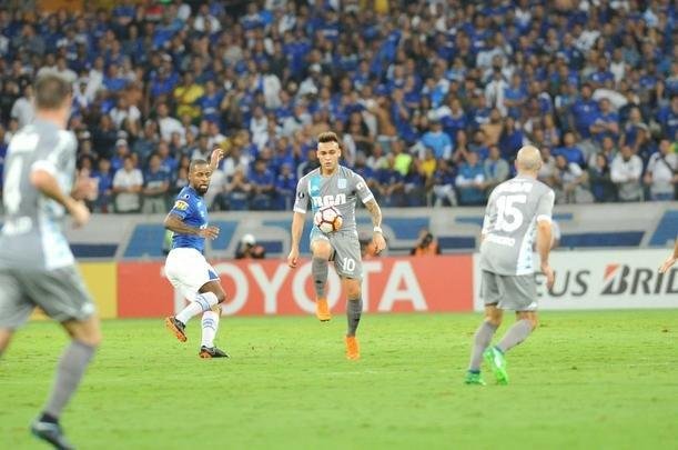 Fotos do primeiro tempo do duelo entre Cruzeiro e Racing, no Mineiro, pela Libertadores