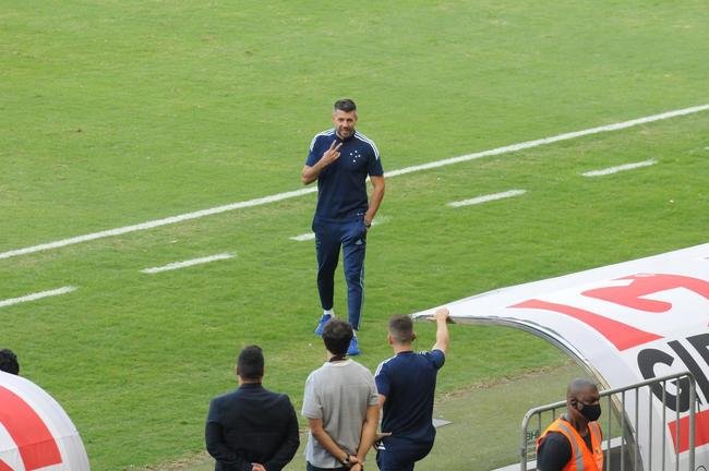 Fotos do jogo entre Cruzeiro e Ponte Preta, no Mineiro, em Belo Horizonte, pela 13 rodada da Srie B do Brasileiro