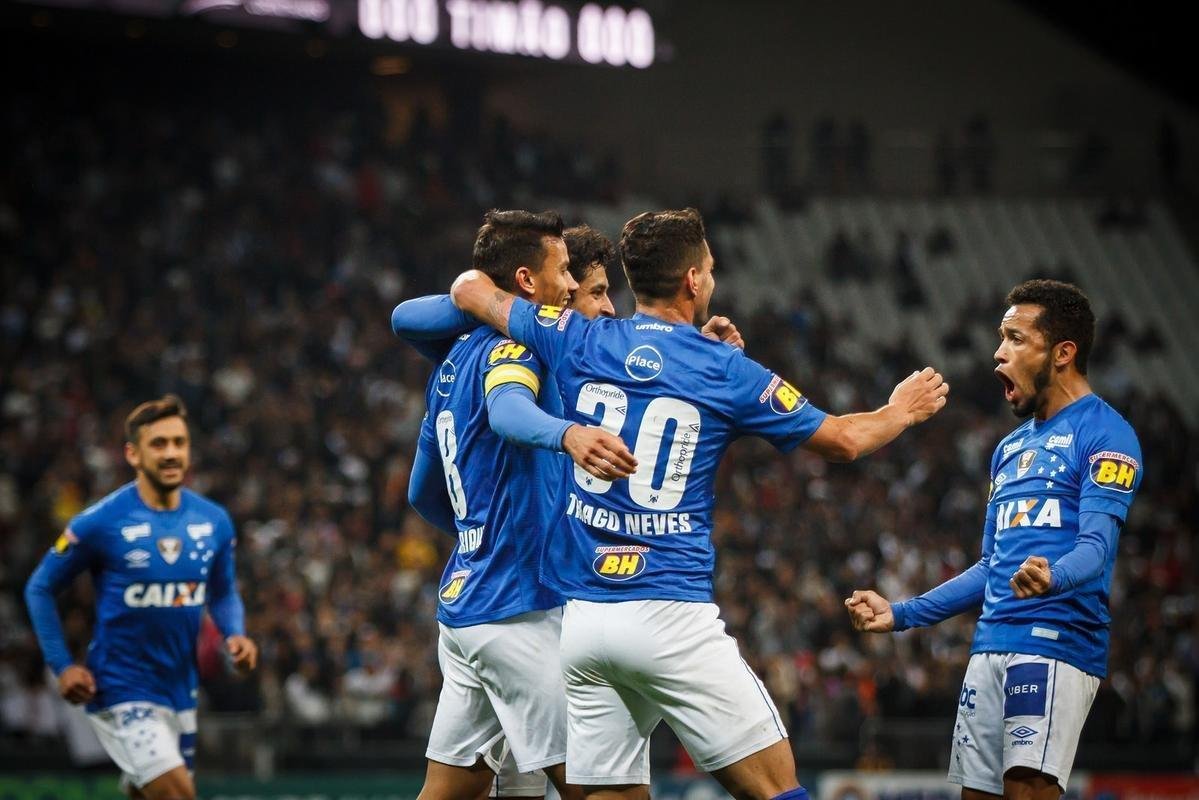 Fotos do amistoso entre Corinthians e Cruzeiro, que terminou empatado por 2 a 2, nesta quarta-feira (11/7), na Arena Corinthians, em So Paulo. Gols da Raposa foram marcados por Henrique e Rafael Sobis.
