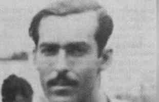 Alcides, do Palestra/Cruzeiro, foi artilheiro do Campeonato Mineiro de 1943 com 9 gols.
