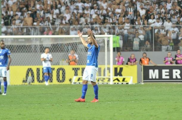 Fred marca de pnalti, empata clssico e d ttulo mineiro ao Cruzeiro no Independncia