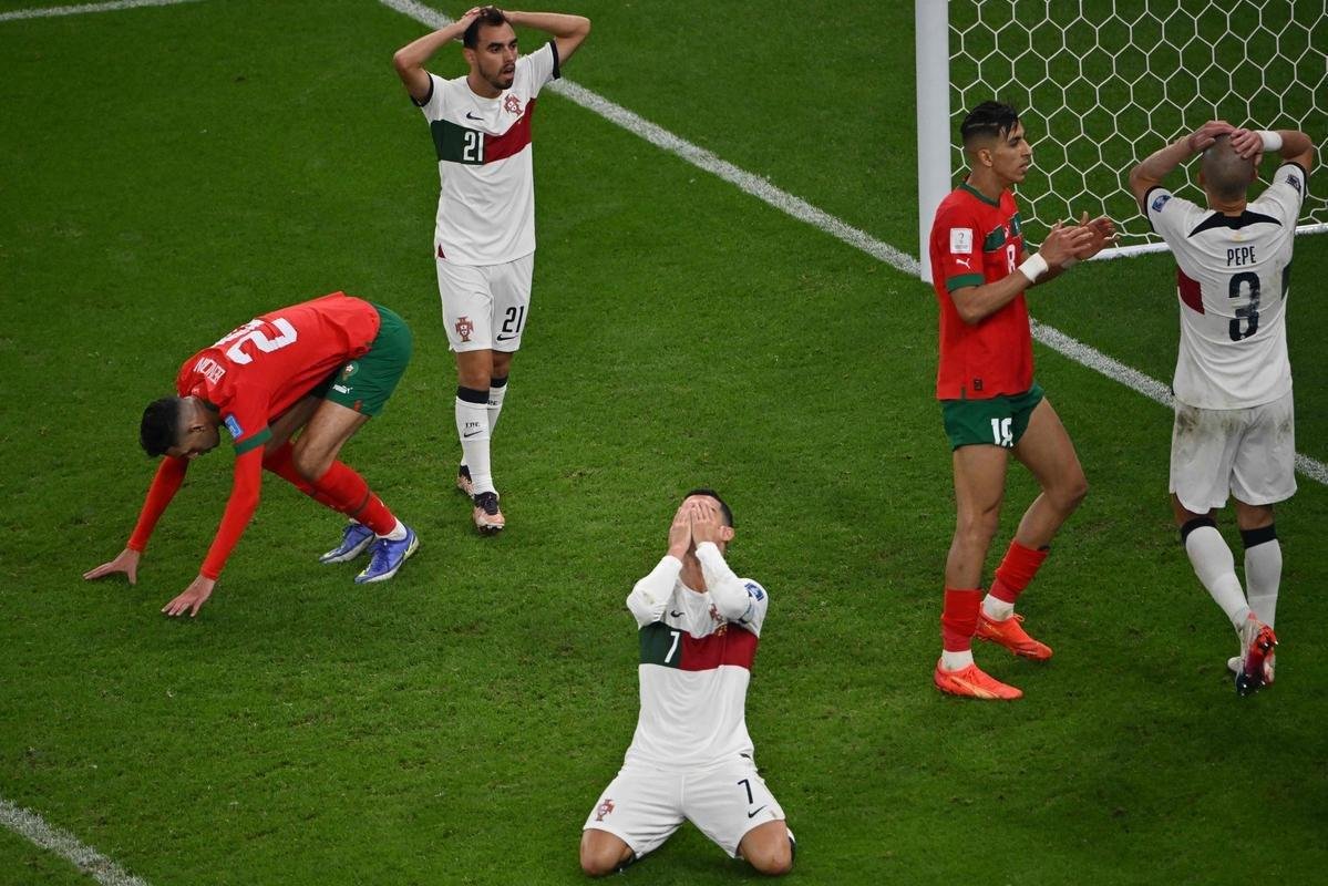 Cristiano Ronaldo chora aps eliminao de Portugal na Copa do Mundo diante de Marrocos