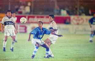 1995 - Copa Master da Supercopa - Cruzeiro foi campeo ao vencer o Olimpia na deciso. Imagem da partida no Defensores Del Chaco pelo primeiro jogo da final.