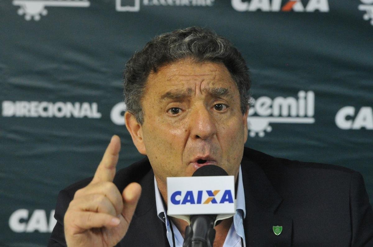 Presidente Marcus Salum apresentou Adilson Batista como novo tcnico do Amrica