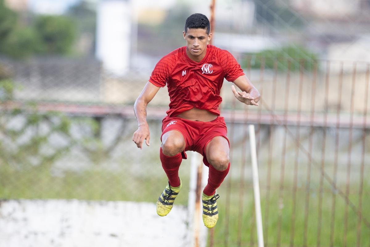 Jogadores do Náutico seguem trainando no CT Wilson Campos, sob a supervisão do técnico Gimar Dal Pozzo. Atletas e membros da comissão técnica são submetidos às medidas de saúde para evitar o contato e gerar possível foco de Covid-19.