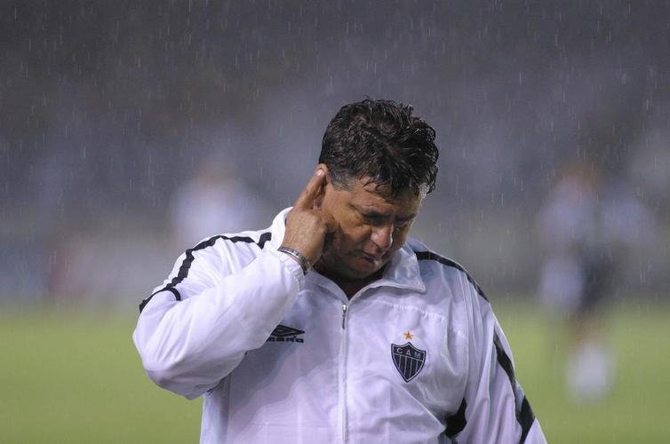 Geninho - Técnico do Atlético nos campeonatos de 2002 e 2008.