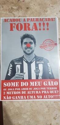 Imagens do protesto da torcida do Atltico na sede de Lourdes