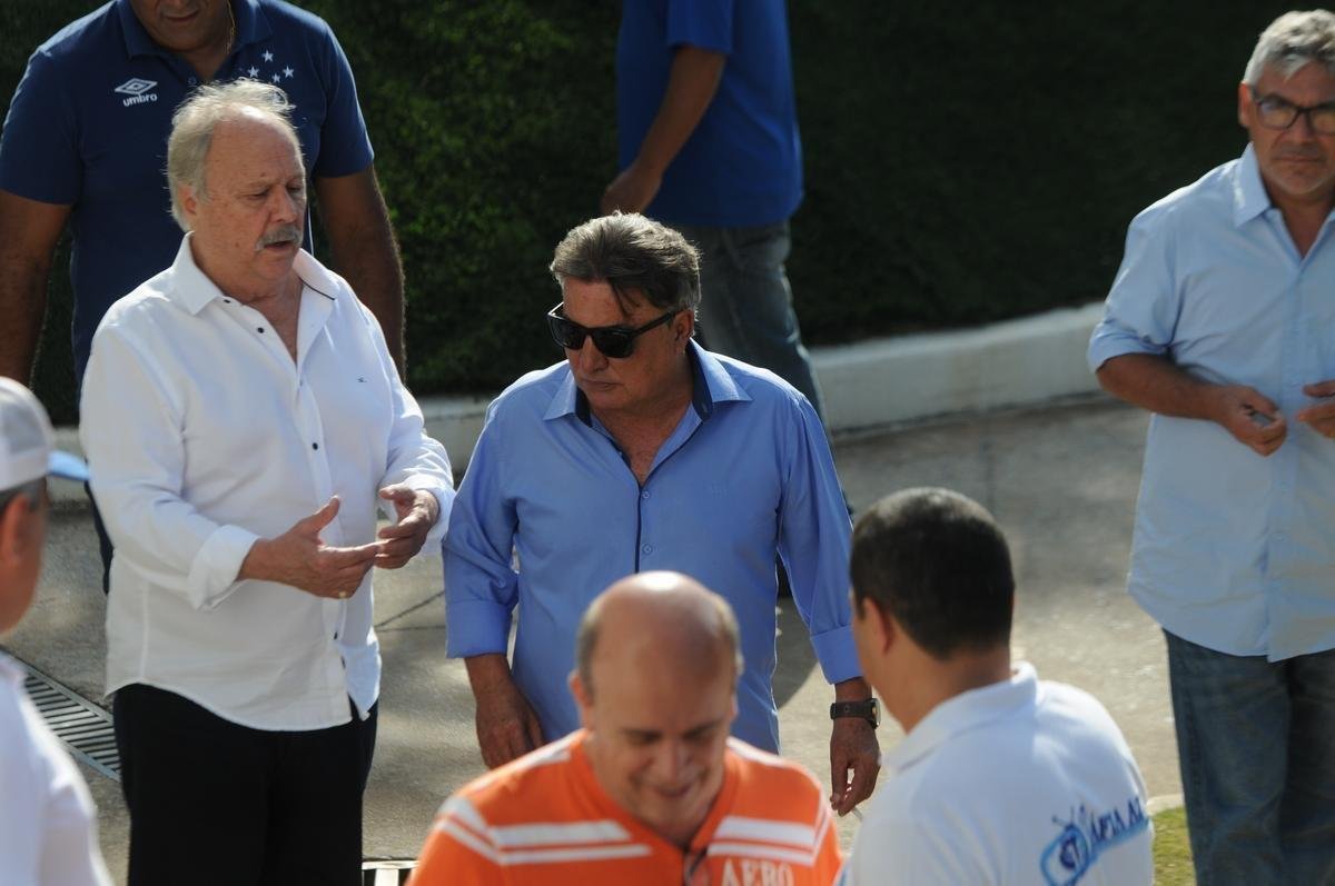 Novo gestor de futebol do Cruzeiro, Zez Perrella deu entrevista nesta sexta-feira, na Tocada Raposa II