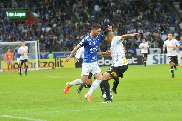 Fotos de Cruzeiro x Corinthians, no Mineiro, pela oitava rodada do Campeonato Brasileiro