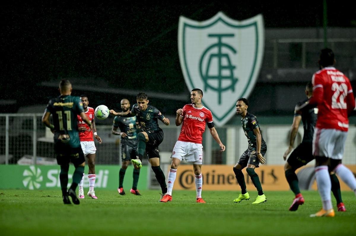 Fotos do jogo entre Amrica e Internacional, no Independncia, em Belo Horizonte, pelas quartas de final da Copa do Brasil