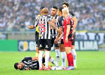 Atacante do Galo foi substituído aos 12 minutos do primeiro tempo na final da Copa do Brasil contra o Athletico-PR