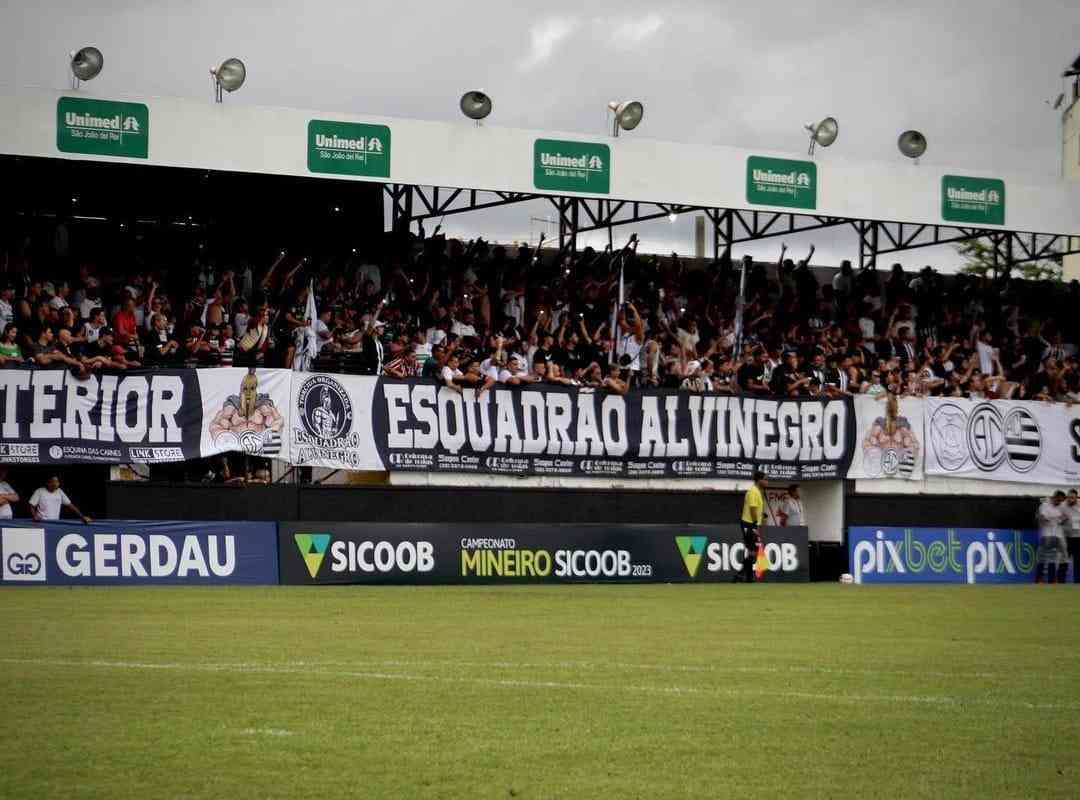 10 Athletic- mdia de 1.679 torcedores presentes por jogo