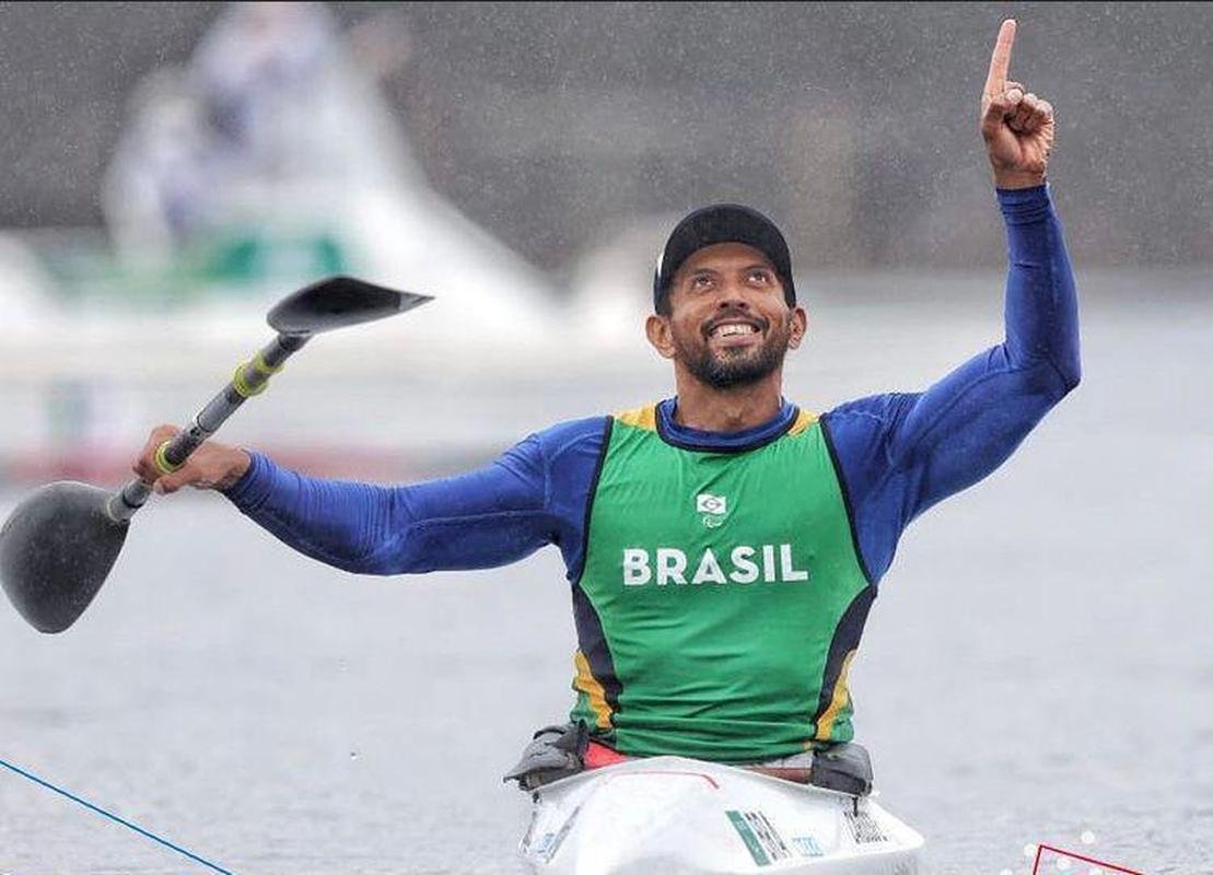 Lus Carlos Cardoso faturou a prata nos 200m da categoria KL1, na paracanoagem  