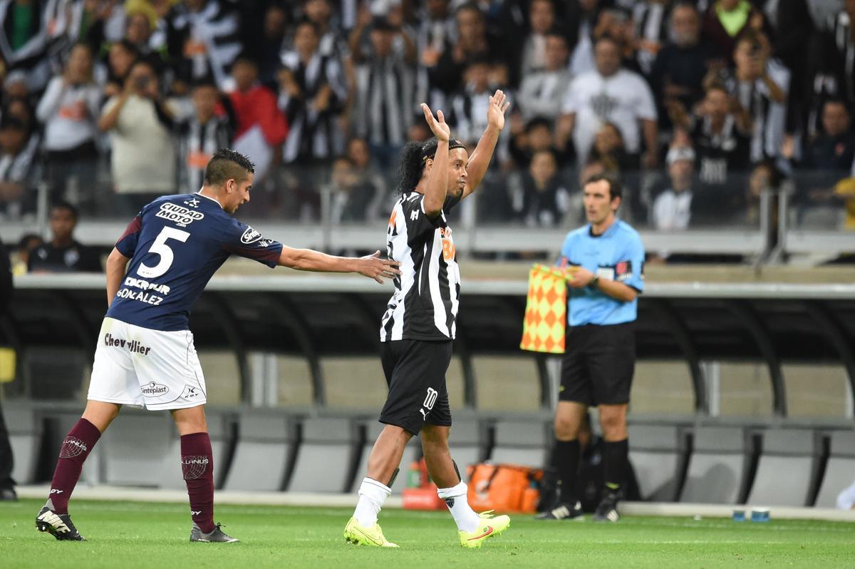 Ronaldinho pode ter feito, contra o Lans, na despedida da Recopa, o seu ltimo jogo pelo Atltico