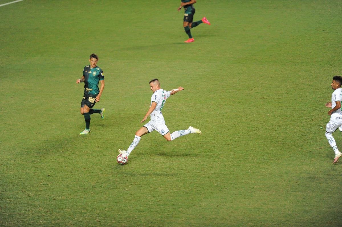Fotos da vitria da Caldense sobre o Amrica, por 1 a 0, no Independncia, em Belo Horizonte, pela quarta rodada do Campeonato Mineiro de 2021. Atacante Amarildo marcou o nico gol da partida,