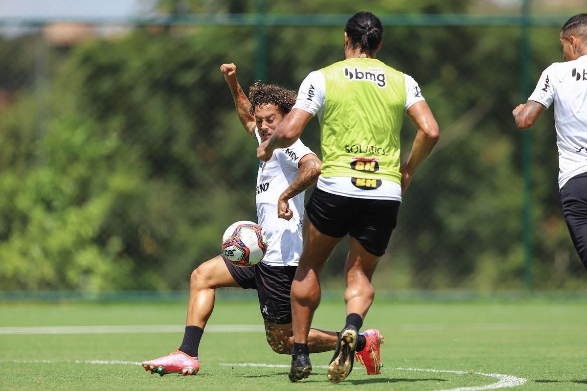 Treino do Atlético em campo. Jogadores fizeram atividade pela manhã no gramado. No período da tarde, trabalho foi na academia