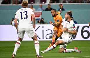 Lances do jogo entre Holanda e Estados Unidos pelas oitavas de final da Copa do Mundo.