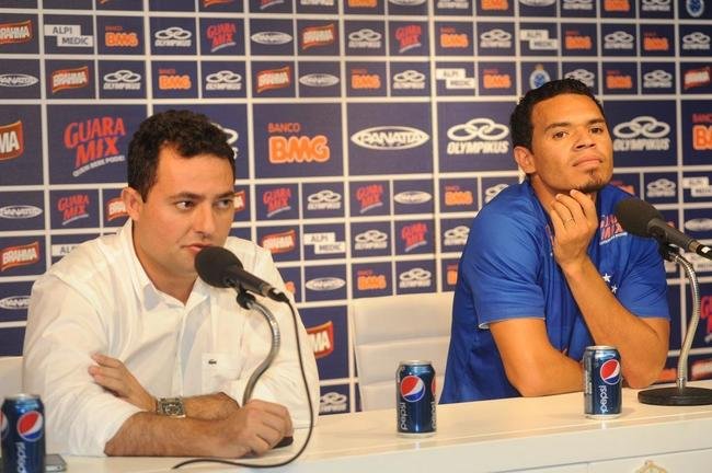 O lateral-direito Cear chegou ao Cruzeiro depois de longa passagem pelo Paris Saint-Germain