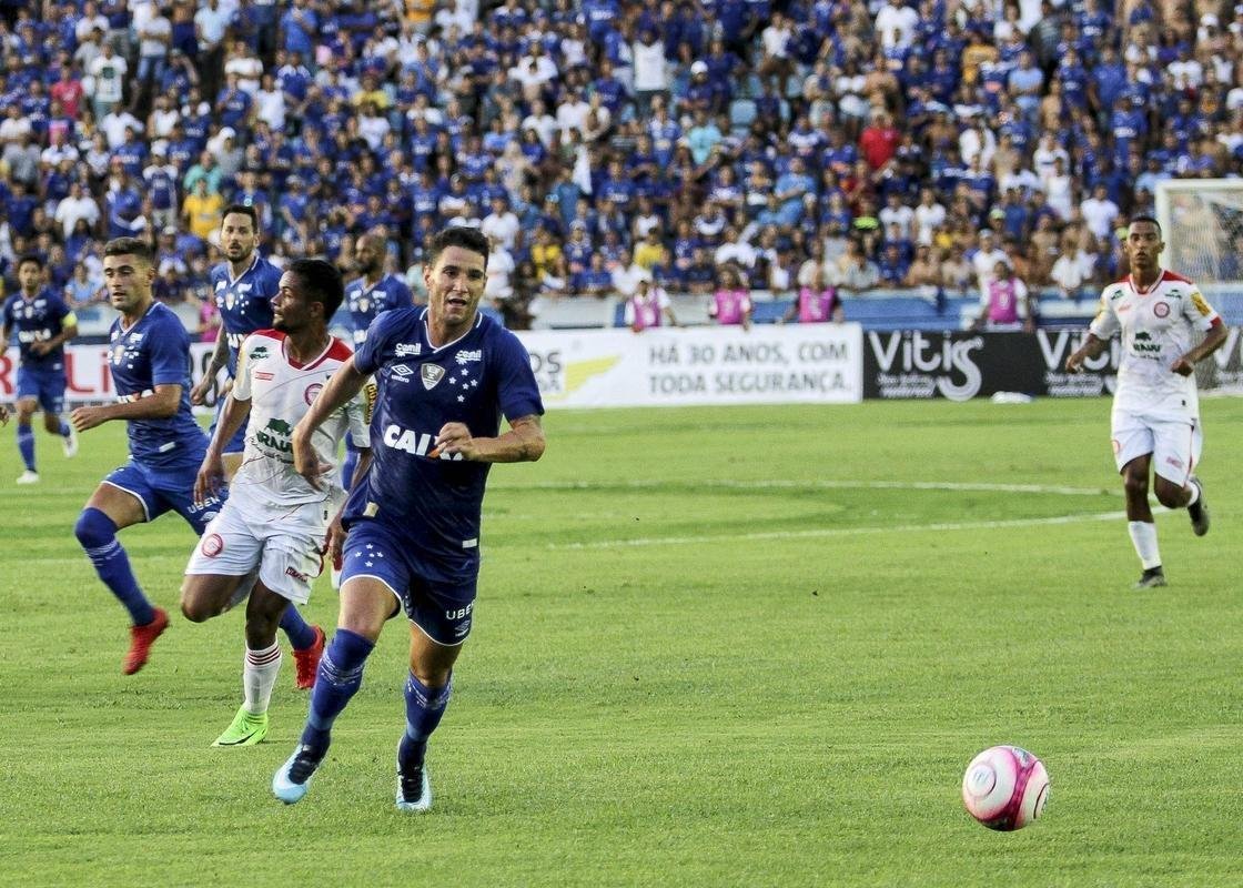 Imagens do jogo entre Tombense x Cruzeiro, pela 4 rodada do Estadual, no Ipatingo
