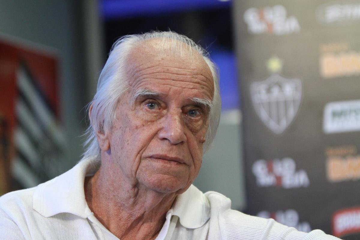 5 - Vicente Lage (1985): 75% de aproveitamento em 16 jogos (dez vitrias, seis empates e nenhuma derrota) - Foto da visita do treinador a Cidade do Galo em 2014