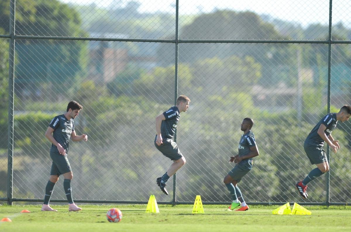 No dia da apresentao de Rver, outro zagueiro tambm chamou ateno: Igor Rabello, que foi a campo pela primeira vez