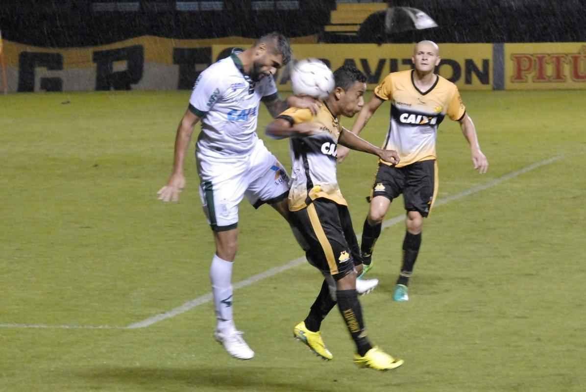 Fotos da vitria de virada do Amrica sobre o Cricima no Estdio Heriberto Hulse, em Cricima, pela Srie B