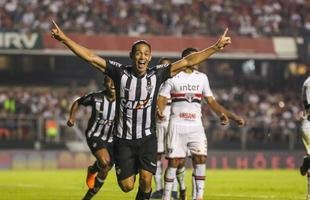 Atl�tico saiu atr�s, conseguiu virada com R�ger Guedes e Ricardo Oliveira, mas cedeu empate no Morumbi