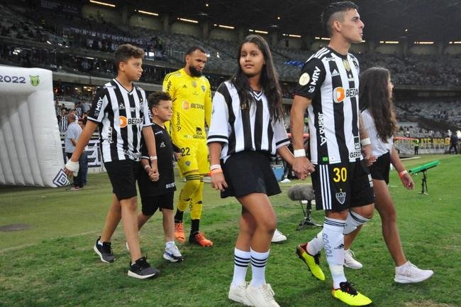 Mascotinhos do Atltico no jogo contra o Juventude, no Mineiro, pelo Campeonato Brasileiro de 2022