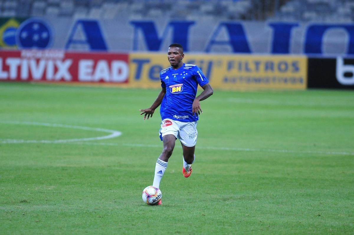 Fotos do duelo entre Cruzeiro e CRB, no Mineiro, em Belo Horizonte, pela oitava rodada da Srie B do Brasileiro