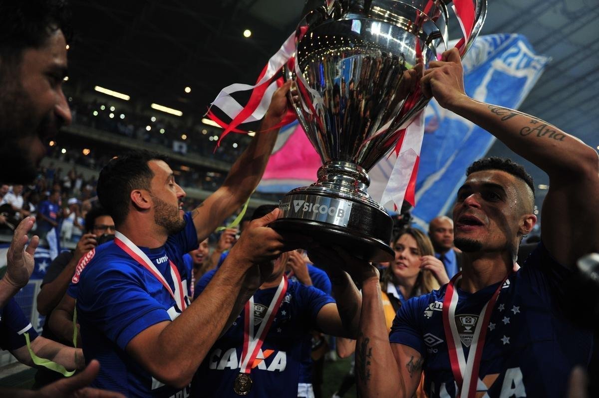 Festa do Cruzeiro com a conquista do Campeonato Mineiro sobre o Atltico