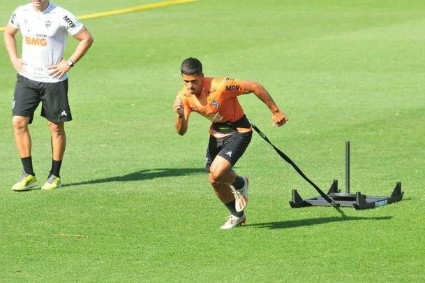 Tcnico Rodrigo Santana comandou treino nesta tera-feira  tarde, na Cidade do Galo, e definiu o time do Atltico para enfrentar o Coln, na Argentina, pela semifinal da Copa Sul-Amercana: Cleiton; Patric, Igor Rabello, Rver e Fbio Santos; Z Welison e Elias; Char, Vincius e Cazares; Franco Di Santo.