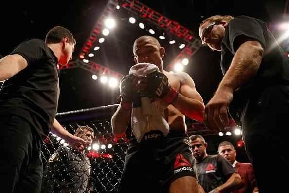 Imagens do incrível nocaute de Conor McGregor sobre José Aldo