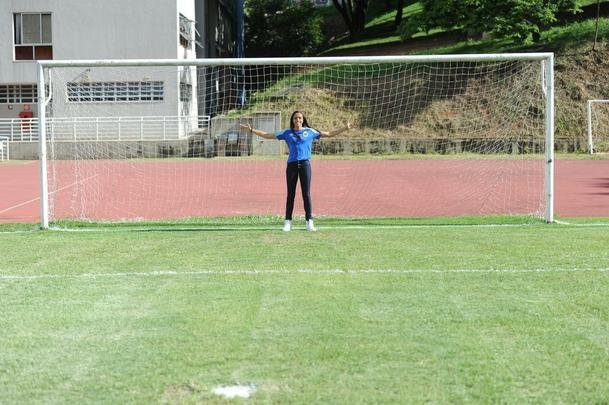 Cruzeiro apresentou jogadoras de seu time feminino na tarde desta quarta-feira (21/02). Na foto, a goleira  Camila Menezes