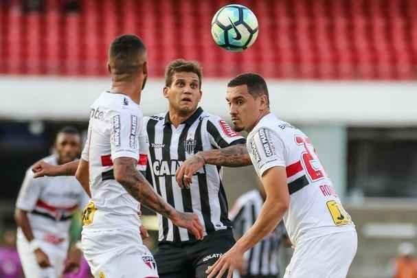 Lance de São Paulo x Atlético, jogo disputado no Morumbi pelo Campeonato Brasileiro