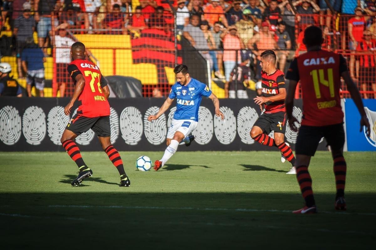 Fotos de Sport x Cruzeiro, na Ilha do Retiro, pela 24 rodada do Campeonato Brasileiro
