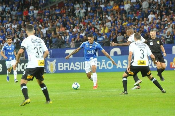 Fotos de Cruzeiro x Corinthians, no Mineiro, pela oitava rodada do Campeonato Brasileiro