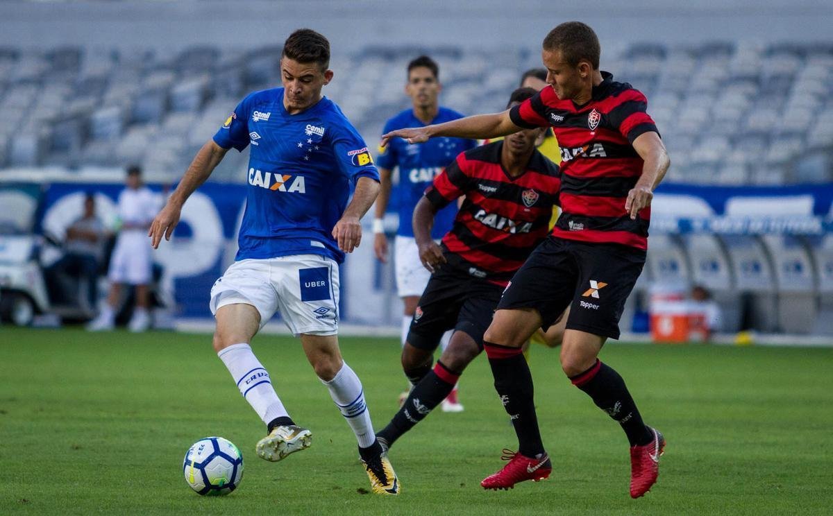 Pelo Brasileiro Sub-20, Cruzeiro derrotou Vitria por 1 a 0, no Mineiro, com gol de Ronaldo