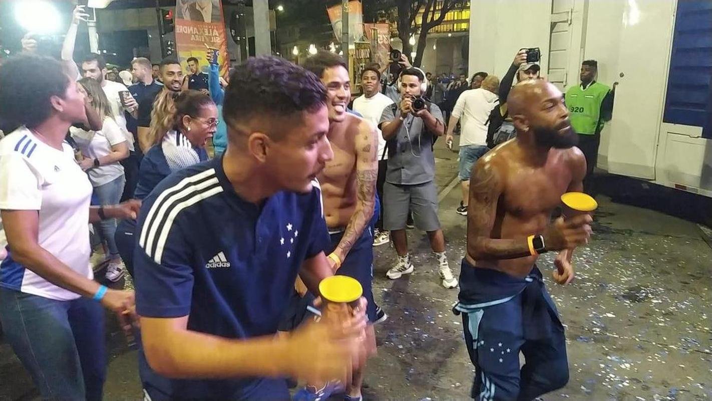 Festa do Cruzeiro na Praa 7 de Setembro, em Belo Horizonte, em comemorao ao acesso  Srie A do Campeonato Brasileiro de 2023