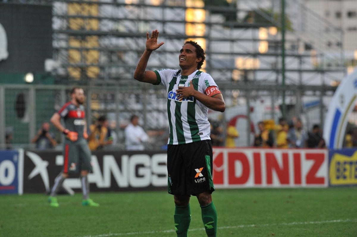 Zagueiro americano Rafael Lima marcou o gol do ttulo sobre o CRB e emocionou o Independncia