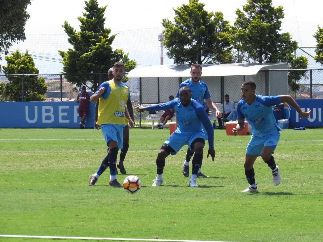 Fotos do treino do Cruzeiro nesta segunda-feira (02/04)