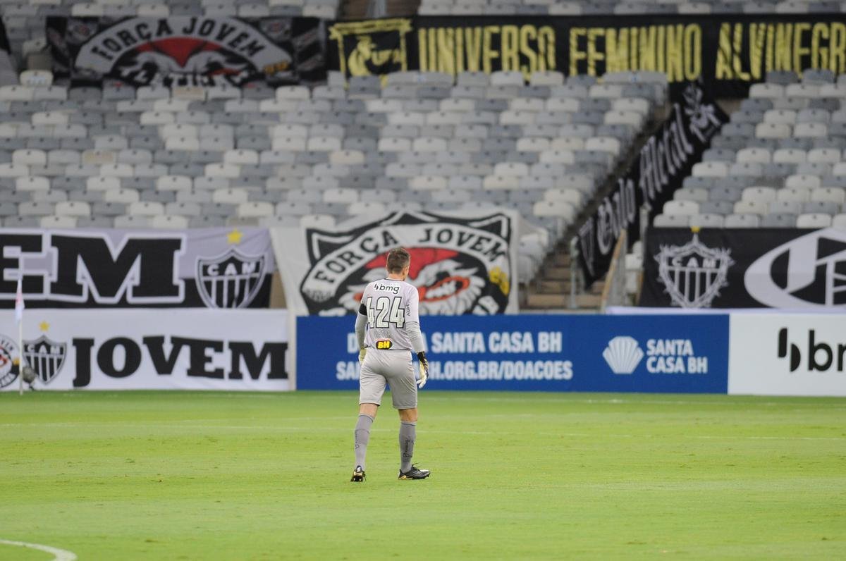 Goleiro foi homenageado na despedida dos gramados
